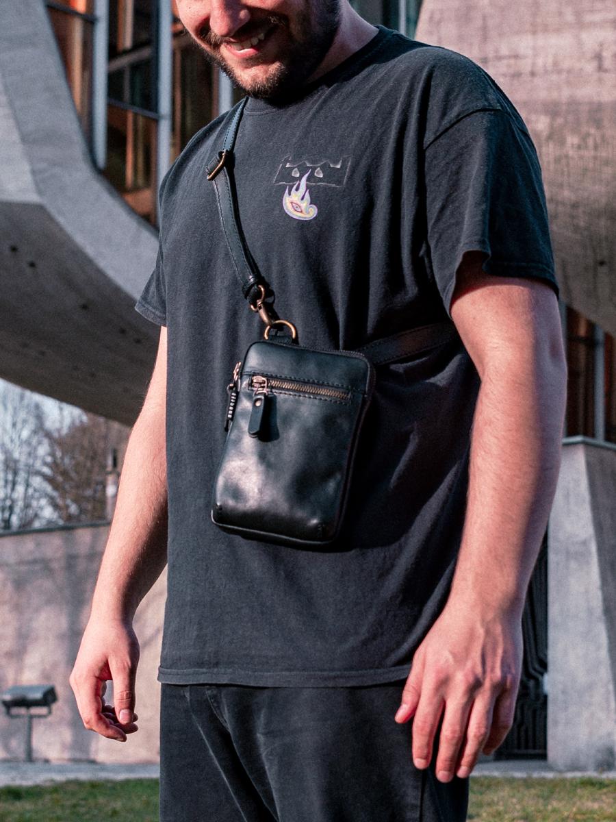 Léta II. - pánska kožená crossbody taška - čierna maté
